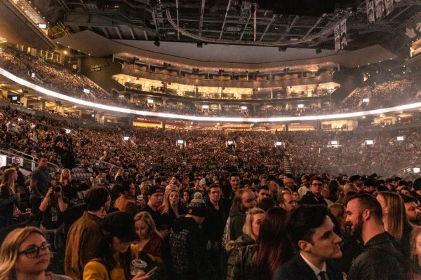 darts arena crowd